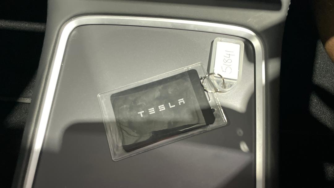 2021 Tesla Model 3 Standard Range Plus RWD, Automatic, 47747 km, Key Close-up