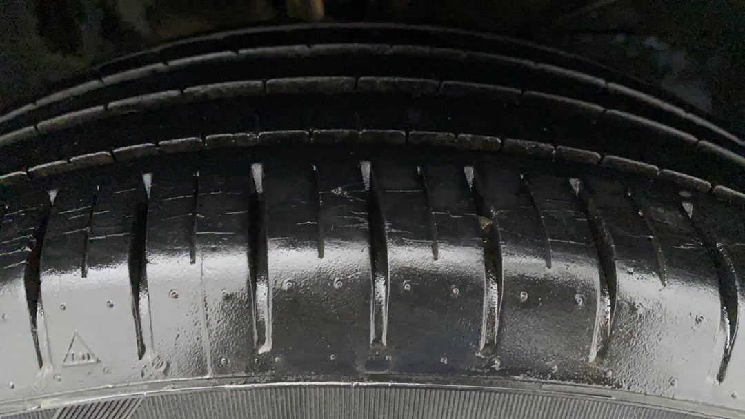 Right Front Tyre Tread