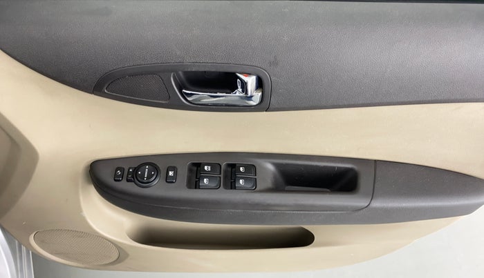 2012 Hyundai i20 SPORTZ 1.2, Petrol, Manual, 55,086 km, Driver Side Door Panels Control