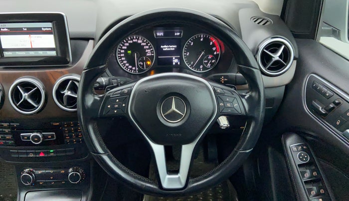 2013 Mercedes Benz B Class B 180 STYLE, Diesel, Automatic, 37,962 km, Steering Wheel Close Up