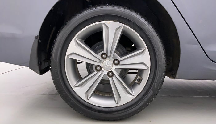 2017 Hyundai Verna 1.6 SX VTVT, Petrol, Manual, 25,013 km, Right Rear Wheel