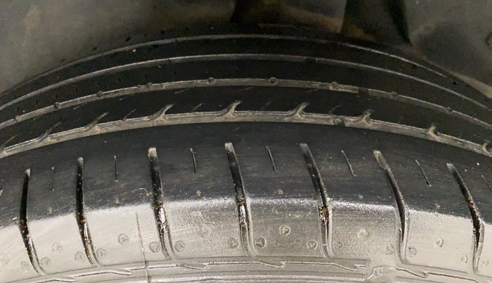2017 Hyundai Creta E PLUS 1.6 PETROL, Petrol, Manual, 33,957 km, Left Rear Tyre Tread