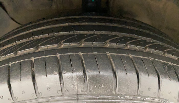 2017 Hyundai Creta E PLUS 1.6 PETROL, Petrol, Manual, 33,957 km, Left Front Tyre Tread