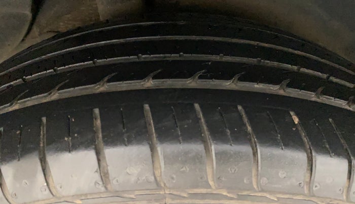 2017 Hyundai Creta E PLUS 1.6 PETROL, Petrol, Manual, 33,957 km, Right Rear Tyre Tread