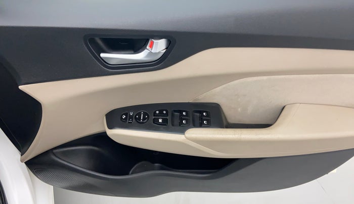 2018 Hyundai Verna 1.6 SX VTVT, Petrol, Manual, 26,588 km, Driver Side Door Panels Control