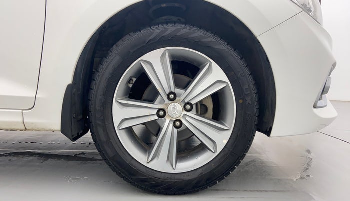 2018 Hyundai Verna 1.6 SX VTVT, Petrol, Manual, 26,588 km, Right Front Wheel