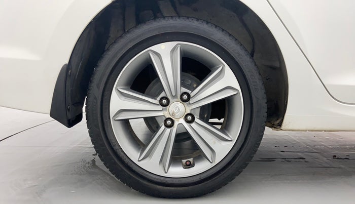 2018 Hyundai Verna 1.6 SX VTVT, Petrol, Manual, 26,588 km, Right Rear Wheel