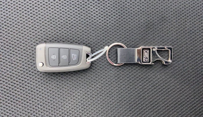 2018 Hyundai Verna 1.6 SX VTVT, Petrol, Manual, 26,588 km, Key Close up
