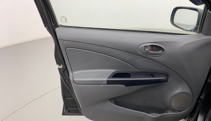 2012 Toyota Etios Liva G, Petrol, Manual, 1,27,764 km, Left front window switch / handle - Window making noise/ moving slow