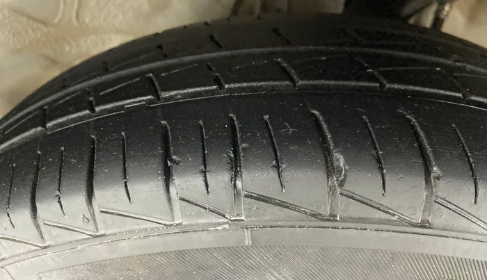 2021 Maruti Alto LXI CNG, CNG, Manual, 20,270 km, Left Front Tyre Tread