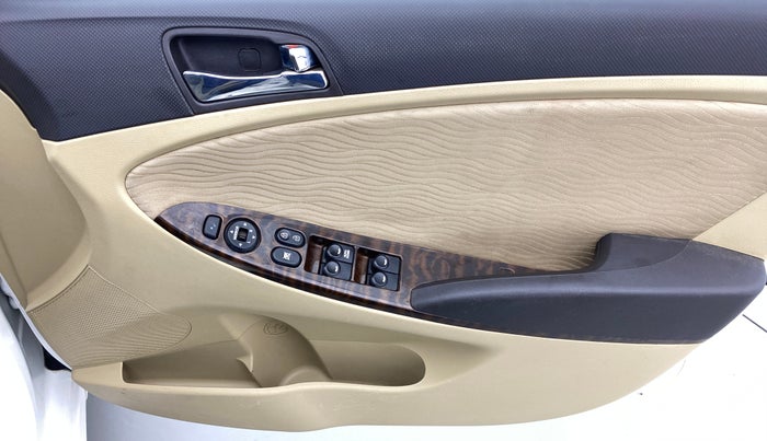 2014 Hyundai Verna FLUIDIC 1.4 VTVT CX, Petrol, Manual, 33,330 km, Driver Side Door Panels Control