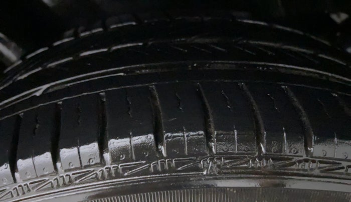 2016 Volkswagen Ameo COMFORTLINE 1.2, Petrol, Manual, 21,607 km, Left Front Tyre Tread