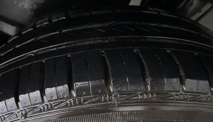 2016 Volkswagen Ameo COMFORTLINE 1.2, Petrol, Manual, 21,607 km, Left Rear Tyre Tread
