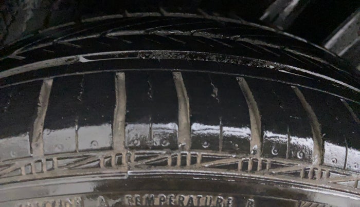 2016 Volkswagen Ameo COMFORTLINE 1.2, Petrol, Manual, 21,607 km, Right Rear Tyre Tread
