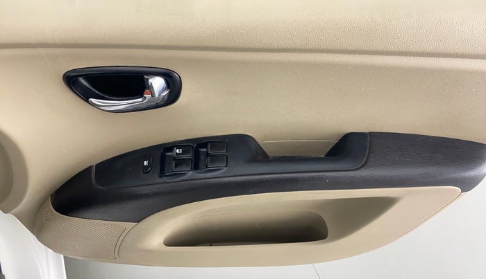 2016 Hyundai i10 SPORTZ 1.1 IRDE2, Petrol, Manual, 47,726 km, Driver Side Door Panels Control