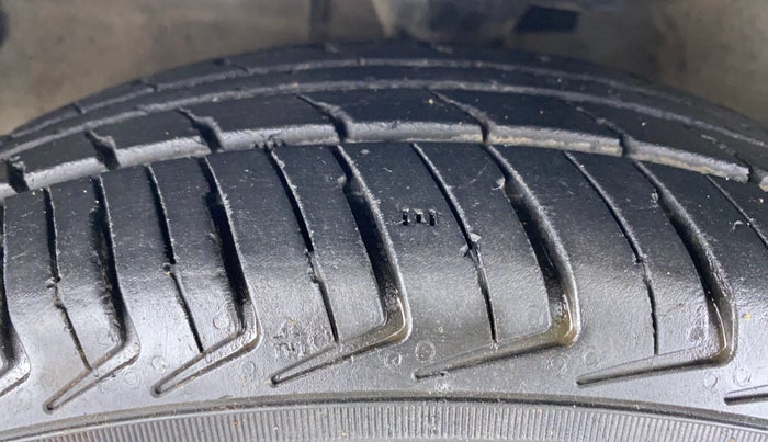 2016 Hyundai i10 SPORTZ 1.1 IRDE2, Petrol, Manual, 47,726 km, Left Front Tyre Tread