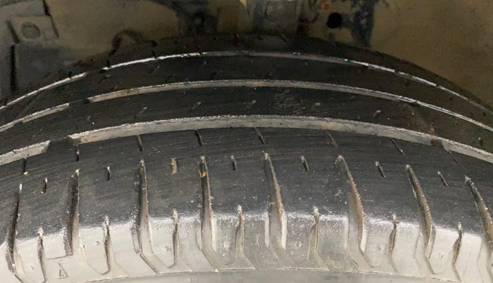 2015 Maruti Swift Dzire ZXI, Petrol, Manual, 1,31,144 km, Left Front Tyre Tread
