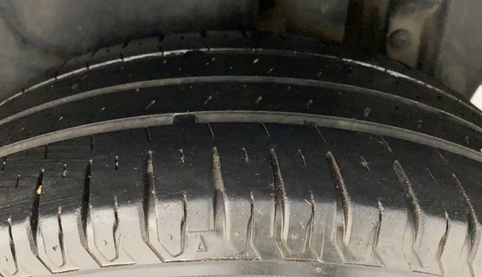 2015 Maruti Swift Dzire ZXI, Petrol, Manual, 1,31,144 km, Left Rear Tyre Tread
