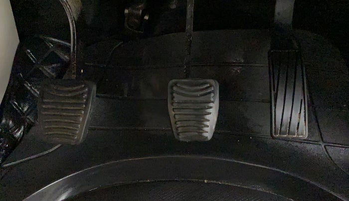 2019 Mahindra XUV300 W8 DIESEL MT, Diesel, Manual, 30,708 km, Pedals