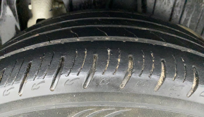 2019 Mahindra XUV300 W8 DIESEL MT, Diesel, Manual, 30,708 km, Left Rear Tyre Tread
