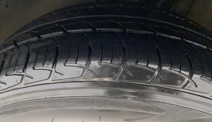 2016 Volkswagen Ameo HIGHLINE1.2L, Petrol, Manual, 54,504 km, Left Front Tyre Tread
