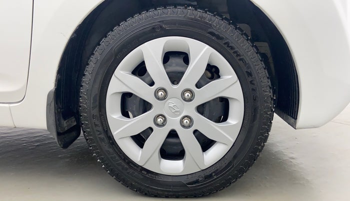 2018 Hyundai Eon SPORTZ, Petrol, Manual, 5,701 km, Right Front Tyre
