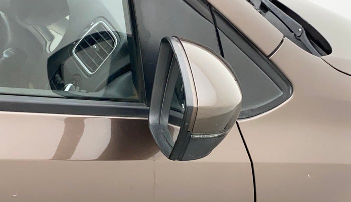 2016 Volkswagen Ameo HIGHLINE1.2L, Petrol, Manual, 1,42,245 km, Right rear-view mirror - Minor folding noise