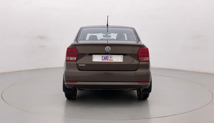 2016 Volkswagen Ameo HIGHLINE1.2L, Petrol, Manual, 1,42,245 km, Back/Rear