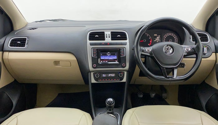 2016 Volkswagen Ameo HIGHLINE1.2L, Petrol, Manual, 1,42,245 km, Dashboard