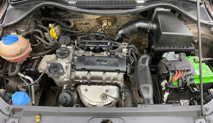 2016 Volkswagen Ameo HIGHLINE1.2L, Petrol, Manual, 1,42,245 km, Open Bonet