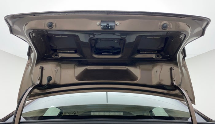 2016 Volkswagen Ameo HIGHLINE1.2L, Petrol, Manual, 1,42,245 km, Boot Door Open