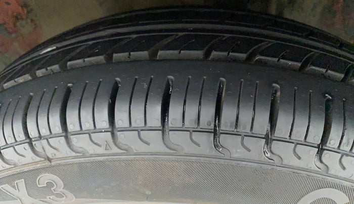 2010 Maruti Alto LXI, Petrol, Manual, 34,094 km, Left Front Tyre Tread