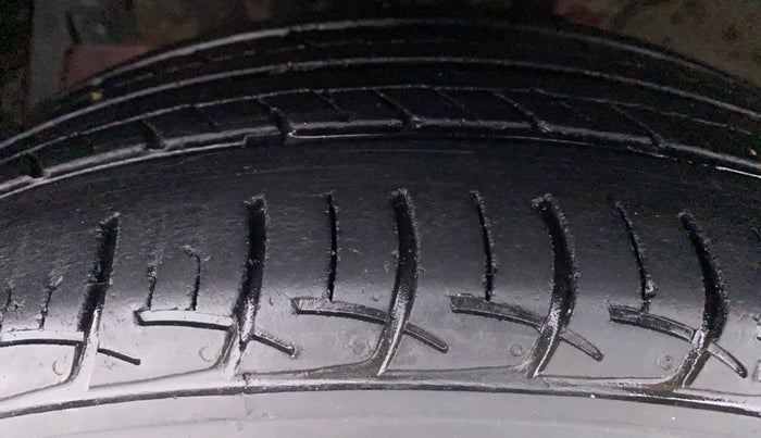 2019 Maruti Ciaz DELTA 1.5 SHVS VVT MT, Petrol, Manual, 81,666 km, Left Front Tyre Tread