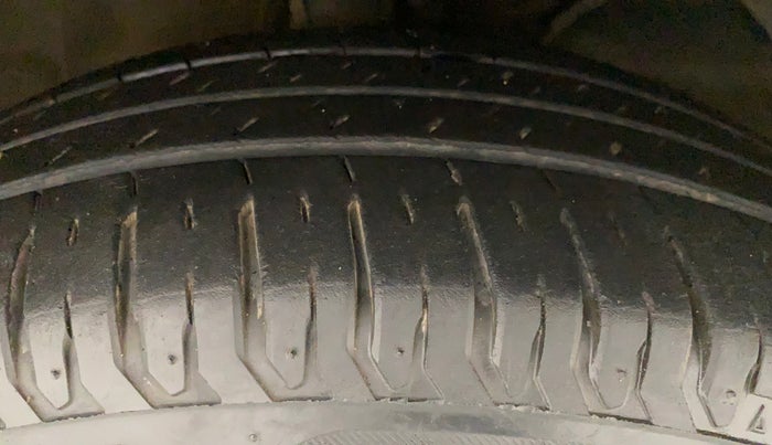 2019 Maruti XL6 ZETA MT, Petrol, Manual, 28,188 km, Right Front Tyre Tread