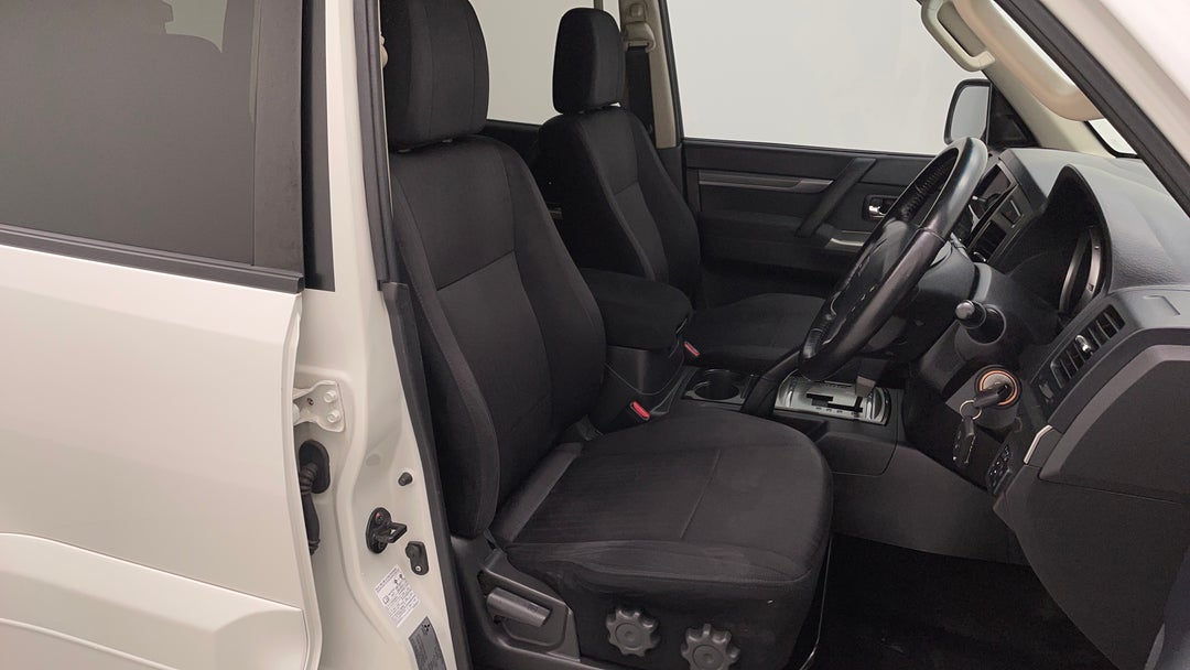 2015 Mitsubishi Pajero Glx Lwb (4x4), Automatic, 142636 km, Right Side Front Door Cabin View