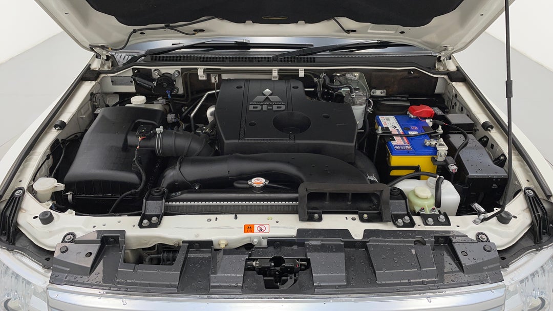 2015 Mitsubishi Pajero Glx Lwb (4x4), Automatic, 142636 km, Open Bonnet (Engine)