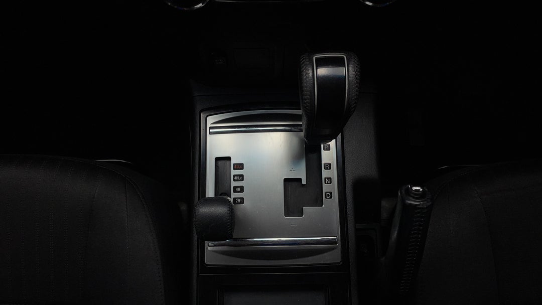 2015 Mitsubishi Pajero Glx Lwb (4x4), Automatic, 142636 km, Gear Lever 