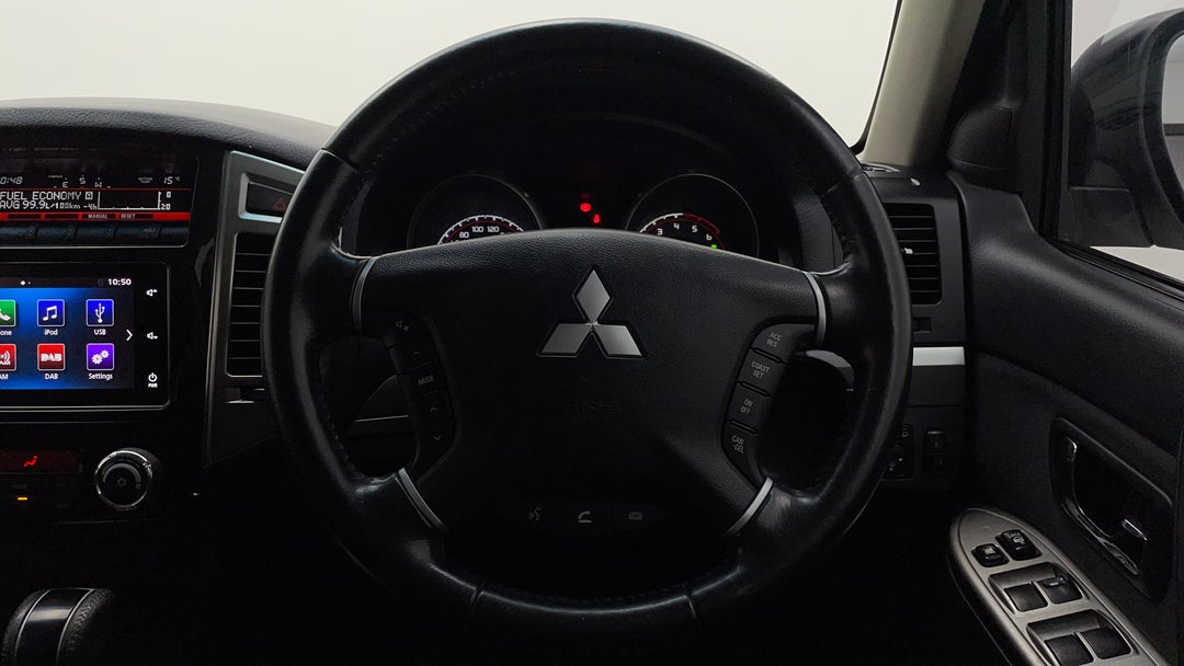 2015 Mitsubishi Pajero Glx Lwb (4x4), Automatic, 142636 km, Steering Wheel Close-up