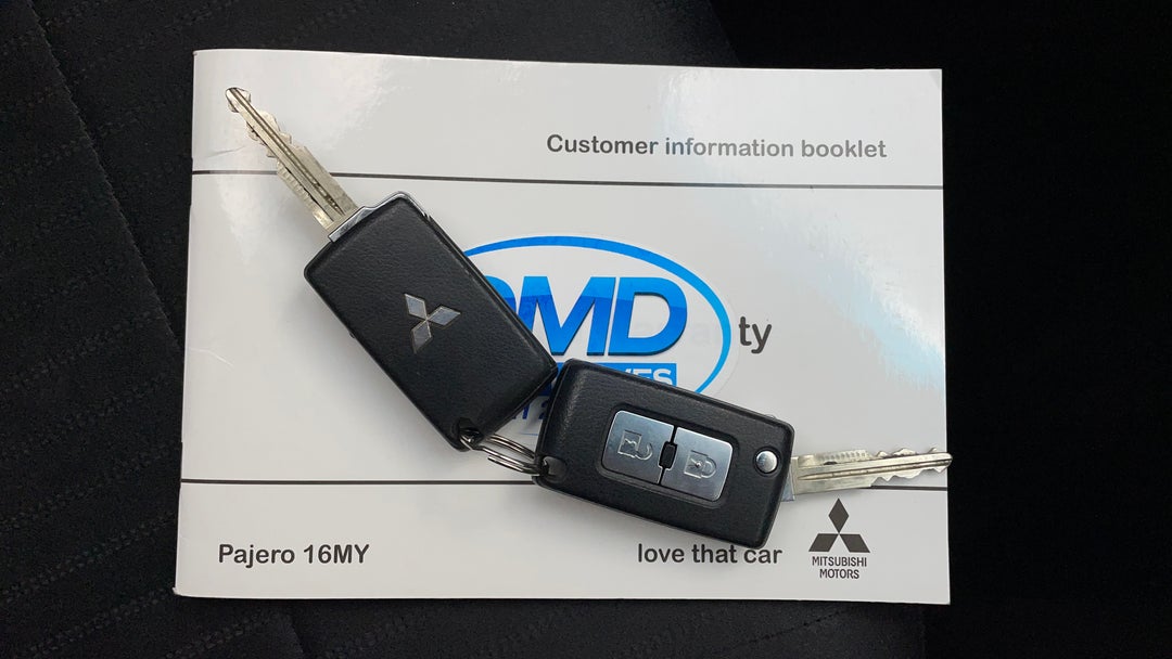 2015 Mitsubishi Pajero Glx Lwb (4x4), Automatic, 142636 km, Key Close-up