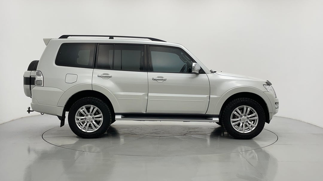 2015 Mitsubishi Pajero Glx Lwb (4x4), Automatic, 142636 km, Right Side View