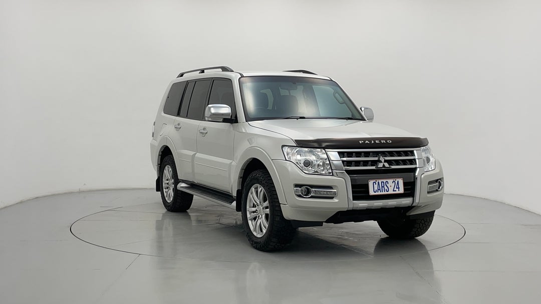 2015 Mitsubishi Pajero Glx Lwb (4x4), Automatic, 142636 km, Right Front Diagonal (45- Degree) View