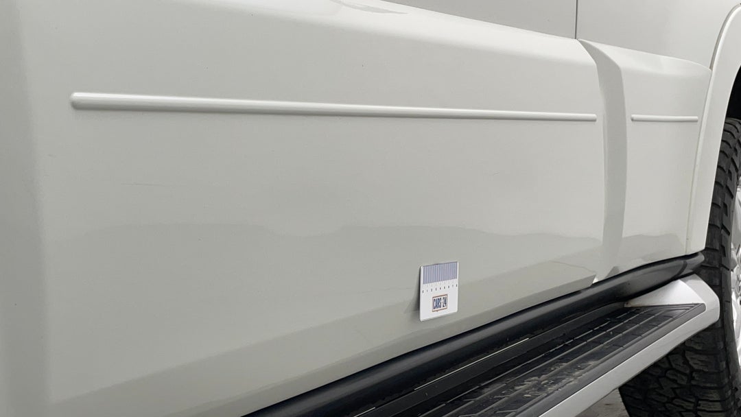 2015 Mitsubishi Pajero Glx Lwb (4x4), Automatic, 142636 km, Doors Front LHS Dent