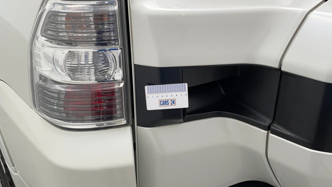 2015 Mitsubishi Pajero Glx Lwb (4x4), Automatic, 142636 km, Boot / Tailgate Tailgate Chip