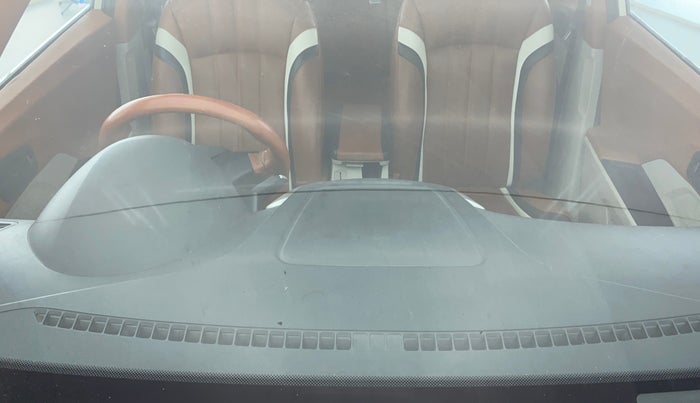 2019 Mahindra XUV300 1.5 W6 MT, Diesel, Manual, 49,179 km, Front windshield - Minor spot on windshield