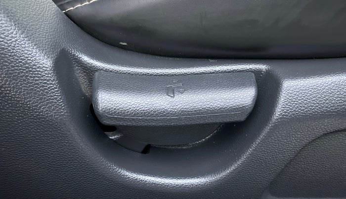 2019 Hyundai Elite i20 1.2 MAGNA PLUS VTVT, Petrol, Manual, 26,452 km, Driver Side Adjustment Panel
