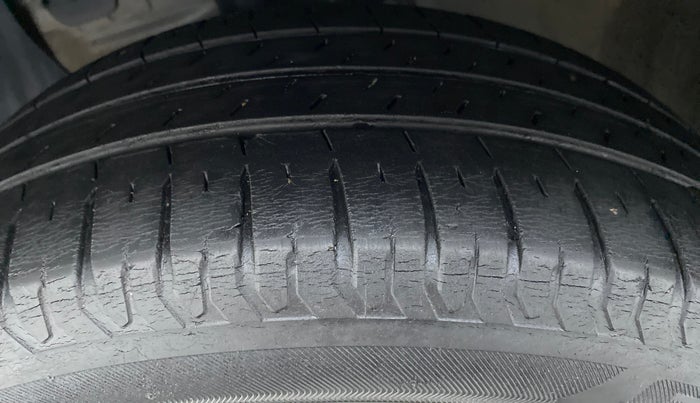 2019 Hyundai Elite i20 1.2 MAGNA PLUS VTVT, Petrol, Manual, 26,452 km, Left Front Tyre Tread