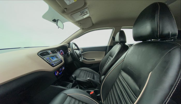 2019 Hyundai Elite i20 1.2 MAGNA PLUS VTVT, Petrol, Manual, 26,452 km, Right Side Front Door Cabin