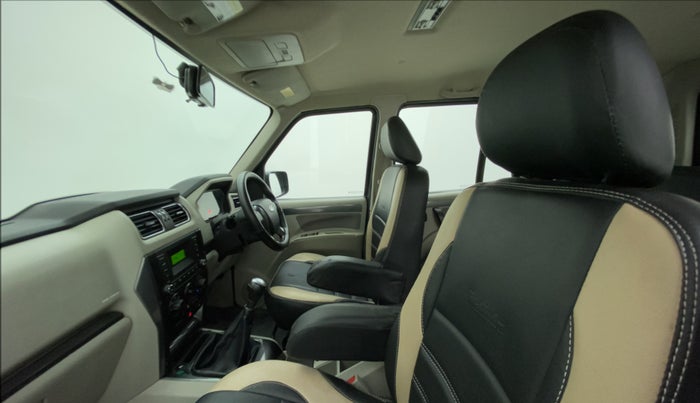 2019 Mahindra Scorpio S7 140 BHP 2WD, Diesel, Manual, 35,956 km, Right Side Front Door Cabin