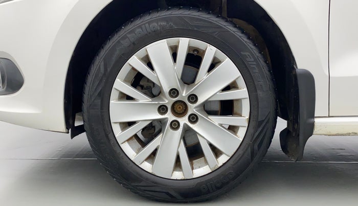 2015 Volkswagen Vento HIGHLINE PETROL, Petrol, Manual, 38,907 km, Left Front Wheel