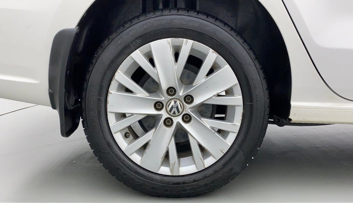 2015 Volkswagen Vento HIGHLINE PETROL, Petrol, Manual, 38,907 km, Right Rear Wheel